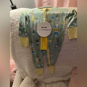 Little sleepies zippy 0-3 months hop to it